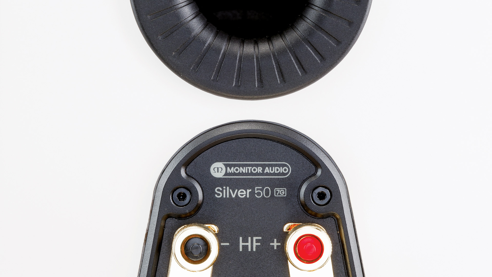 Немного «серебра» для Hi-Fi News: компактные Monitor Audio Silver 50 7G