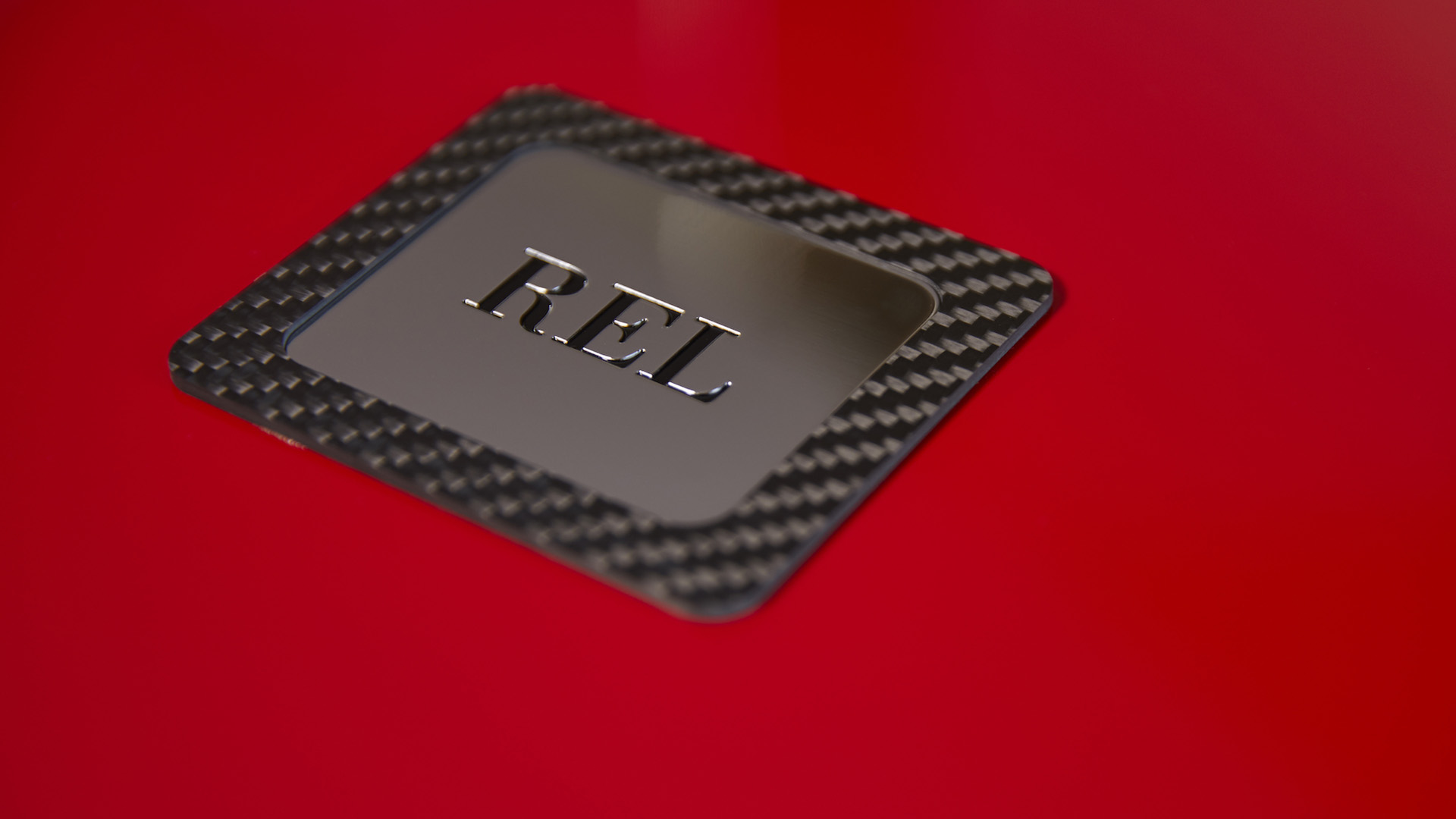 REL T/9x Red – яркий и быстрый