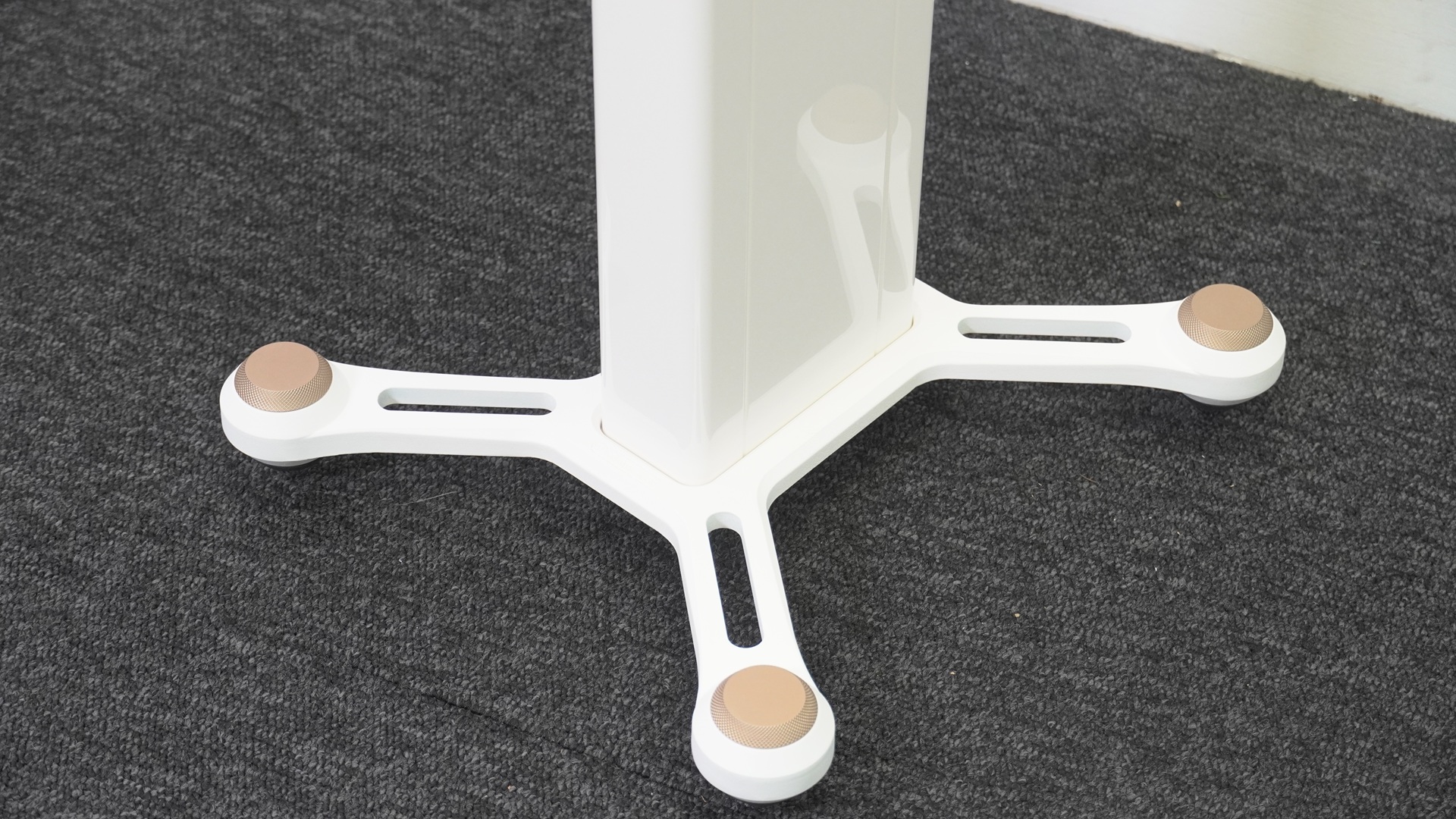 Monitor Audio демонстрируют идеальный тональный баланс Monitor Audio демонстрируют идеальный тональный баланс