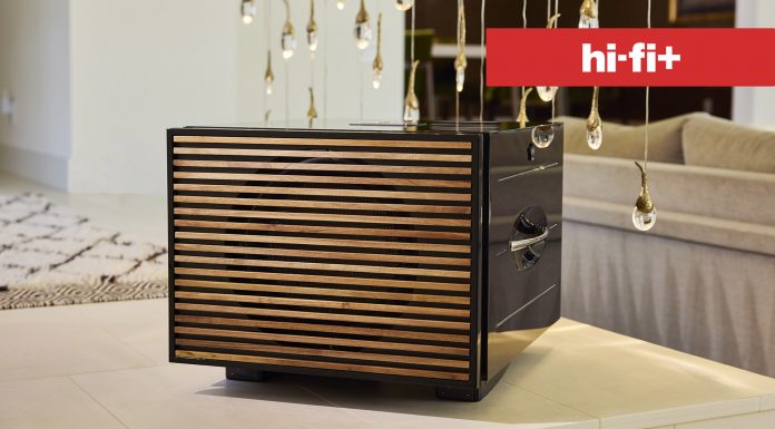 Сабвуфер REL Carbon Special BL позволяет музыке «дышать»